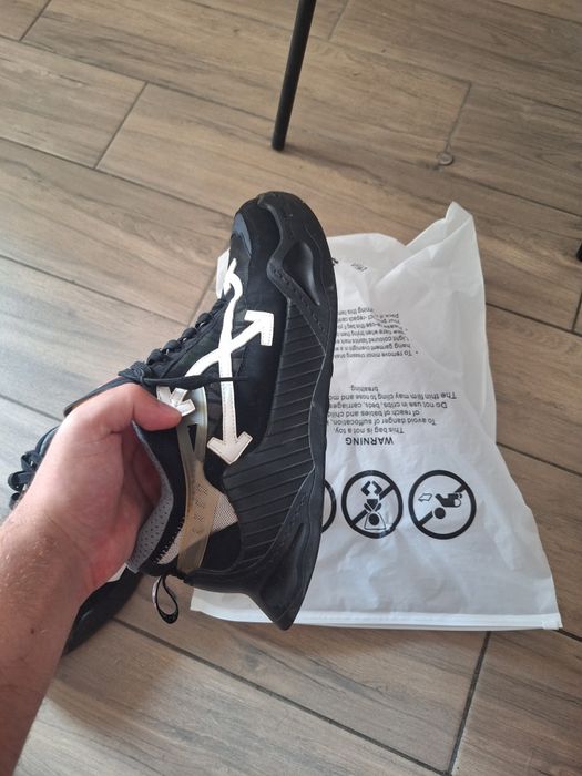 Vând urgent off white odsy negri