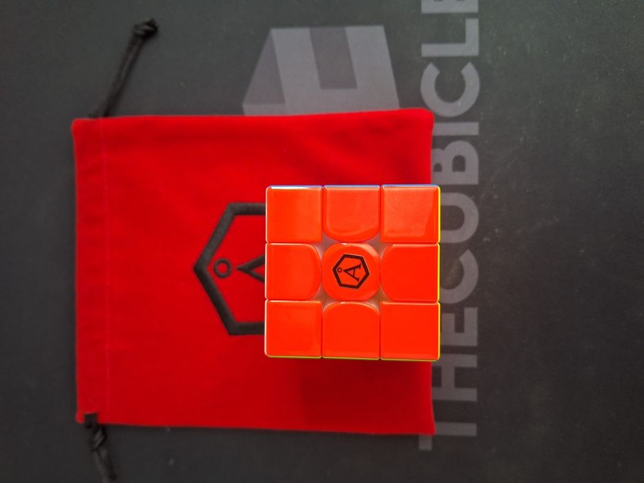 Vând set cuburi rubice GAN cu stickere și lubrifieri Cubicle.