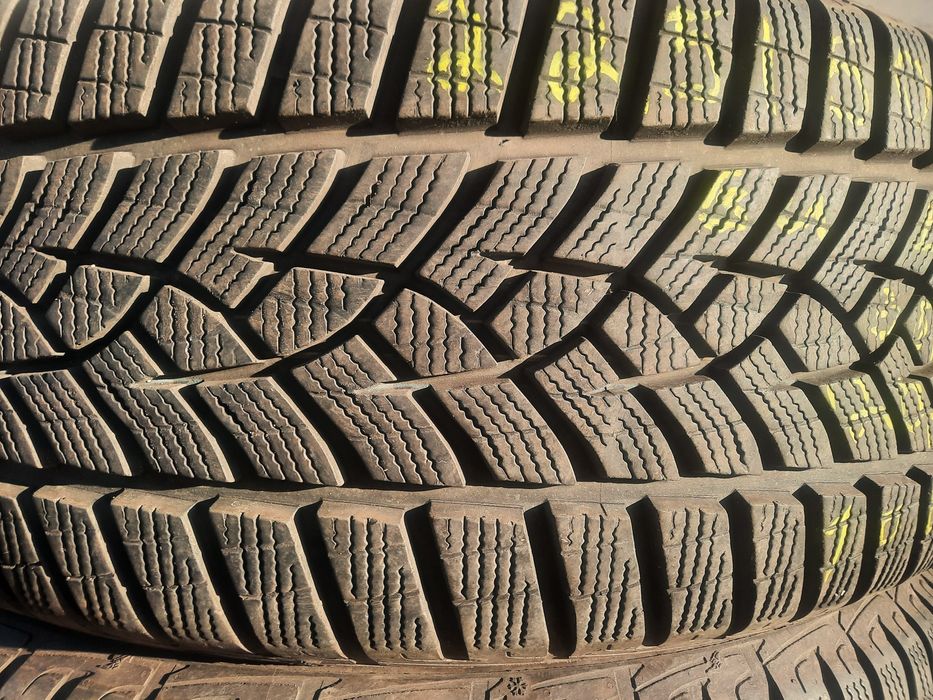 245/45/18;225/50/18;225/45/18;245/40/18;235/55/18 Зимни Гуми с борд