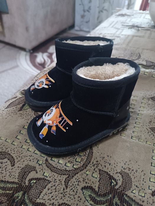Продам детские угги