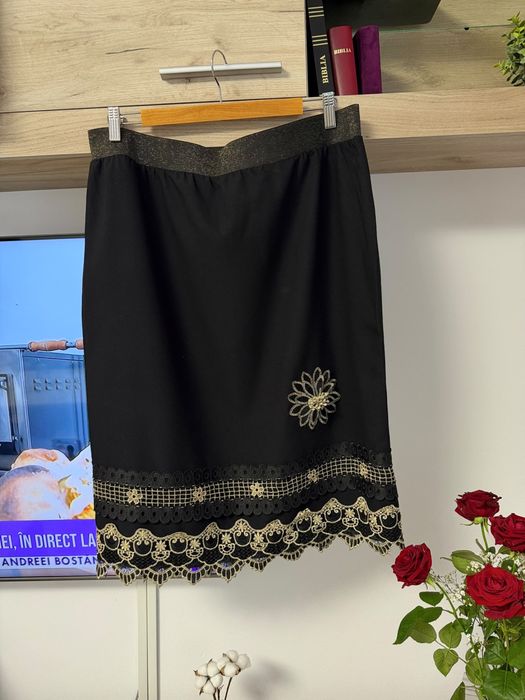 Fusta  neagra dama