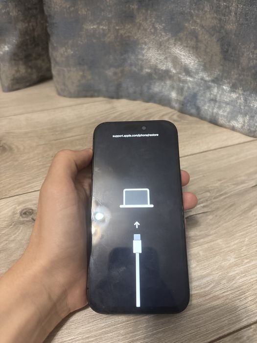 iPhone 15 Pro 128 ГБ заблокированный