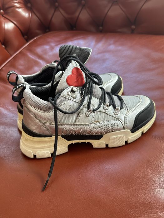 Ghete Love Moschino, in stare foarte buna, marimea 37.