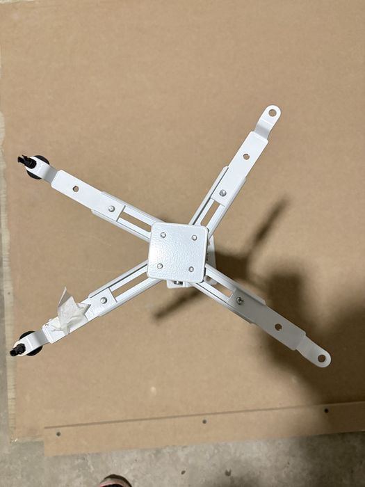 Продам кррюонштейн для проектора