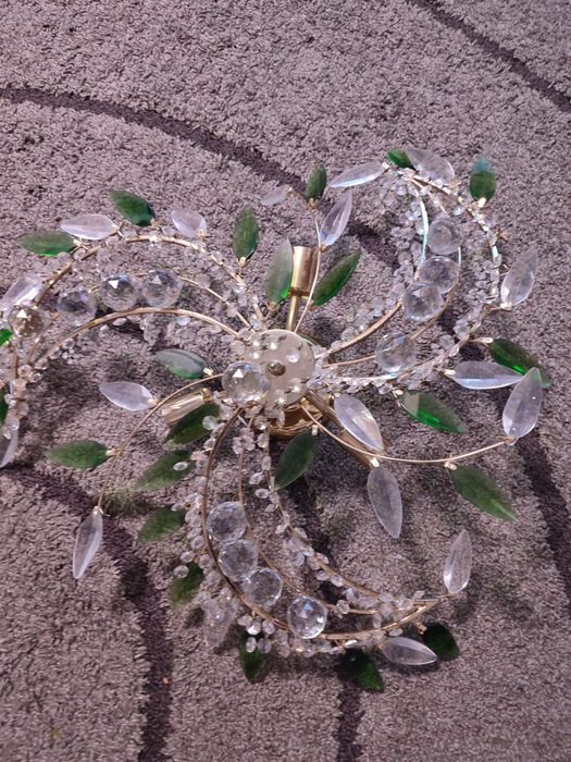 Продам люстру в хорошем состоянии