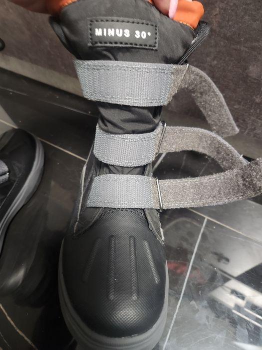 Продавам бутуши Geox