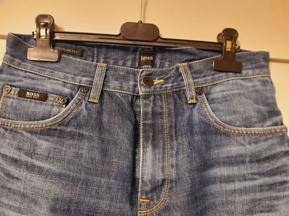 Blugi Hugo Boss pentru bărbați