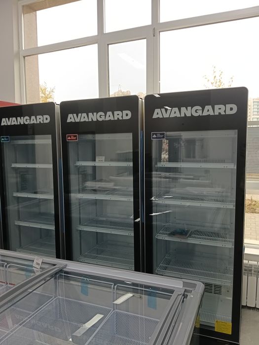 Однодверная витрина Авангард .