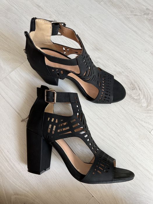 Sandale negre de vara
