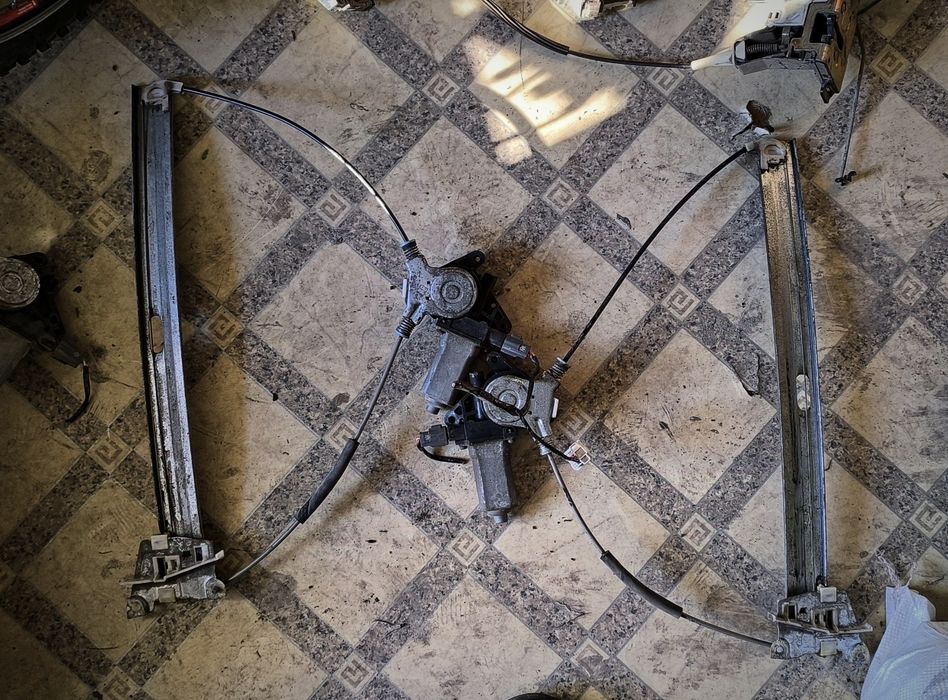 Резервни части Mazda Tribute /2.0 i 16V 4WD 124кс/