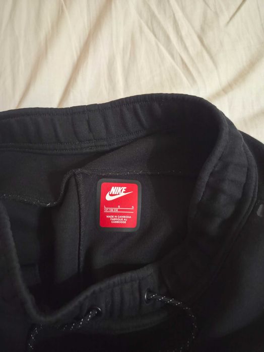 Продавам nike tech fleece