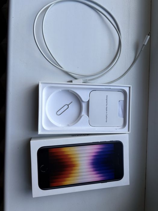 Продам Iphone SE 3  256 gb Midnight