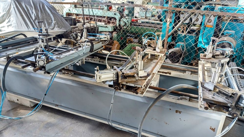 Пневматична преса за зглопка на вра,прозо,шкав,рамки,2560/890,на 2 час