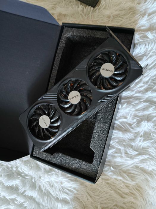 Продам видеокарту gigabyte 4060