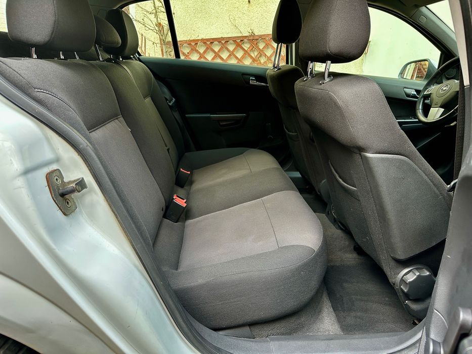 Opel Astra H 2013 1.6 benzina 116CP, bine intretinuta, in stare buna