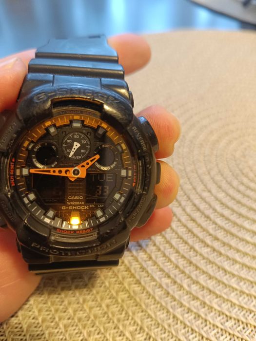 Часовник G Shock