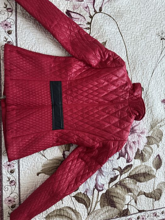 Продам куртку женскую