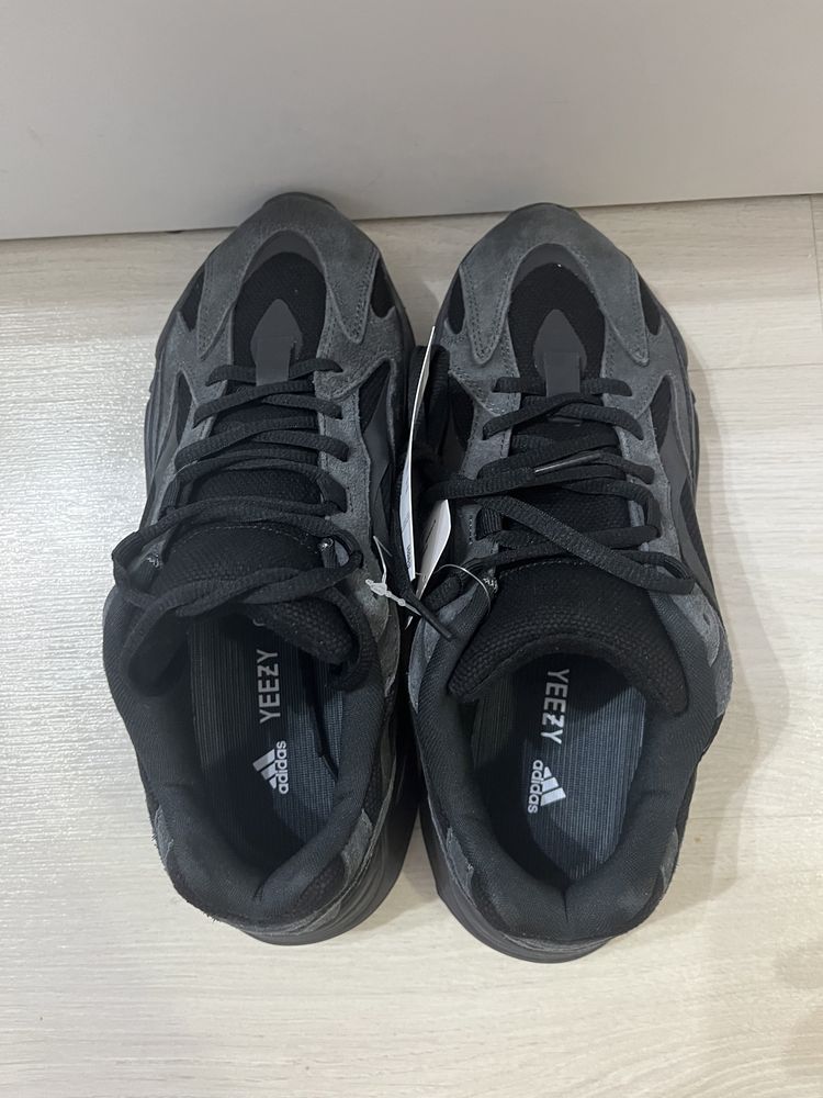 Yeezy 700 v2 black Oradea OLX.ro