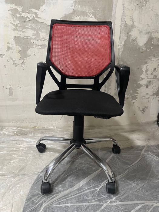Офисное рабочее кресло стул компьютерный