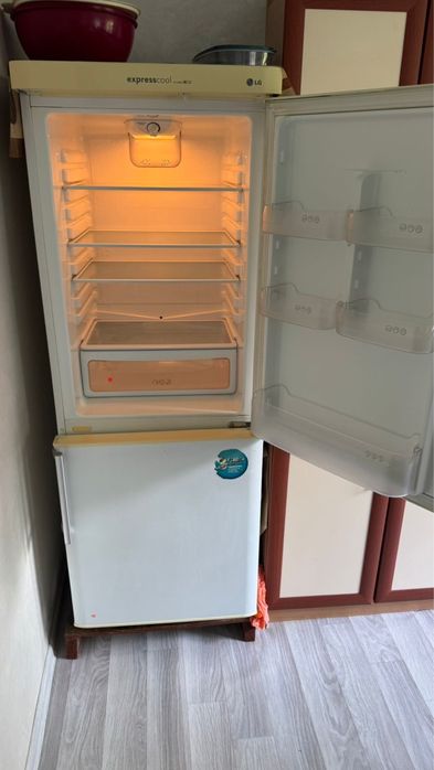 Холодильник продается