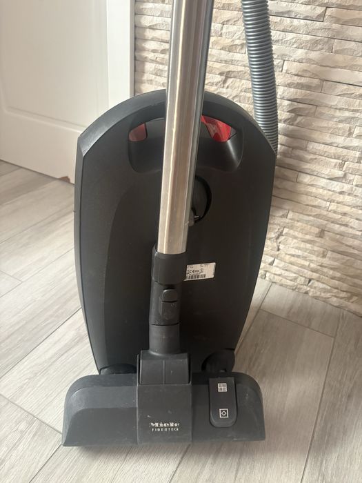Miele Classic C1 PowerLine – отлично състояние + нова торбичка