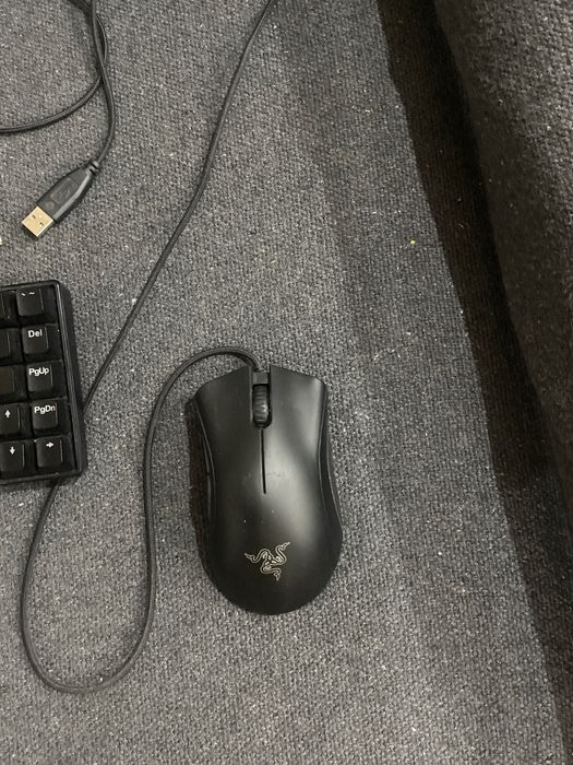 Продавам мишка на RAZER и клавиатура с червени  суйчове .