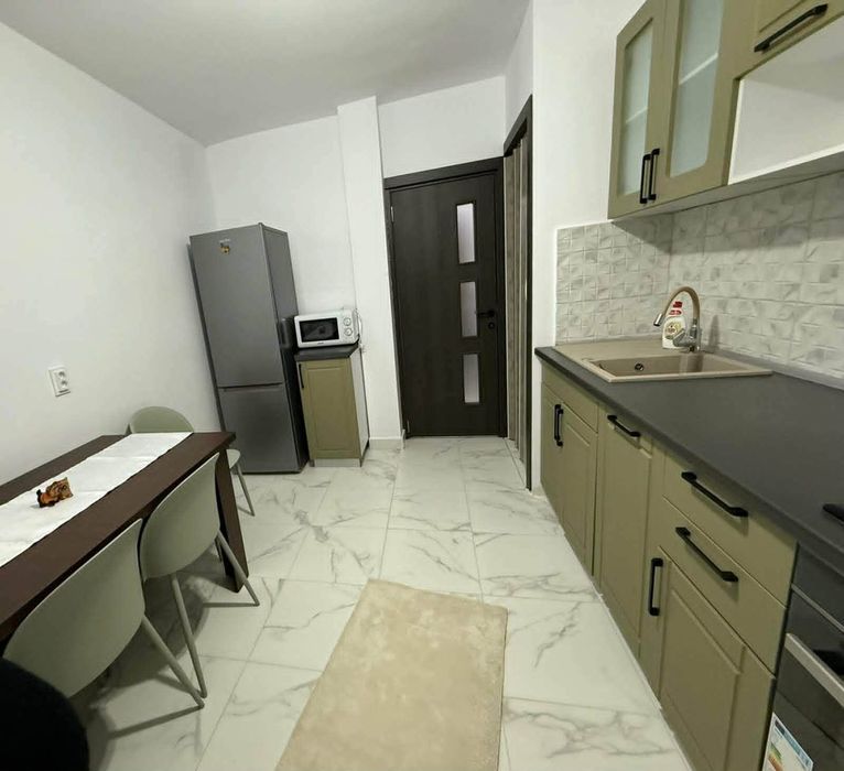 Închiriez apartament