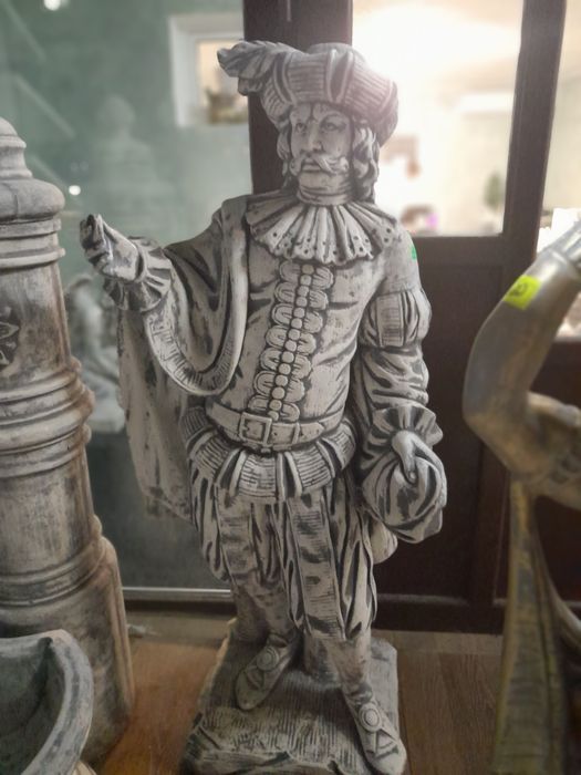 Cișmele, fantani arteziene, statui