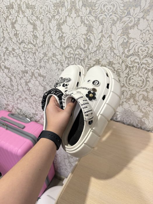 Кроксы с джибитсами 4000тг