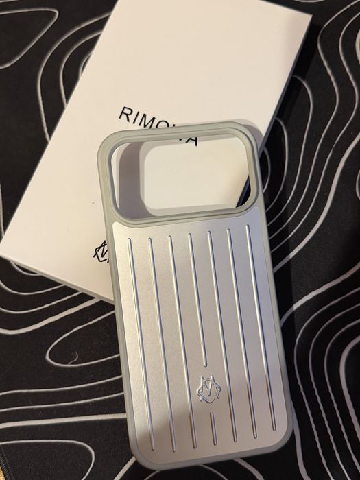 Rimowa iPhone 17 Pro Max Husa