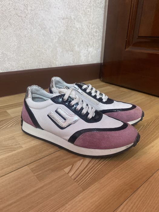 Продам кроссовки турецкие