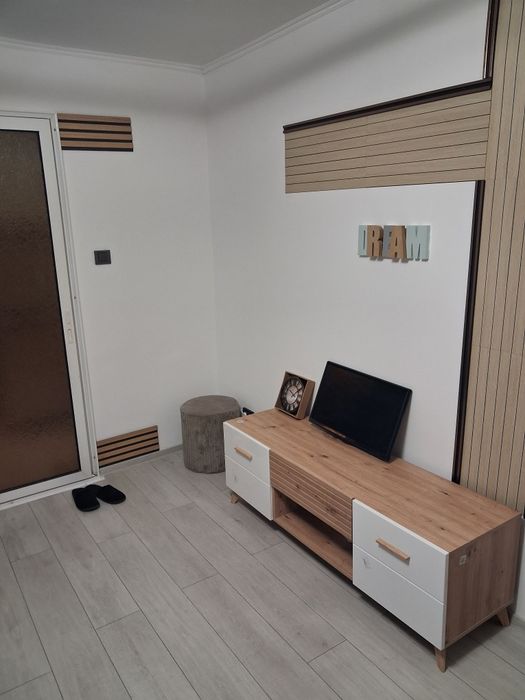 Garsoniera   Poarta 6 de vânzare sau închiriat