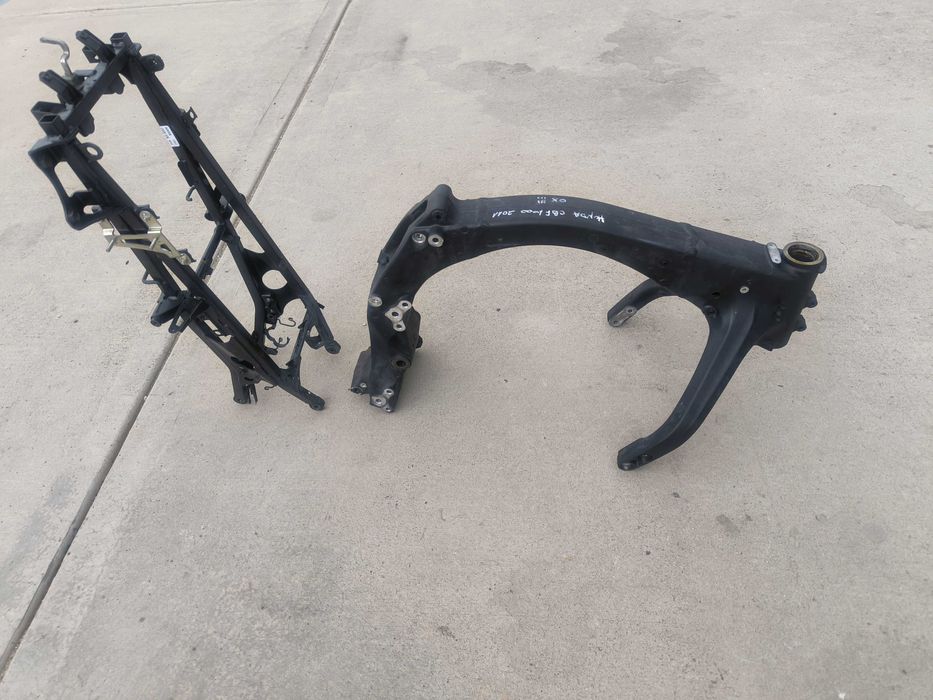 HONDA CBF 1000 2011 година, рамка с документи