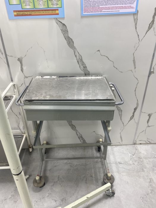 Процедурный столик ( Манипуляционный )