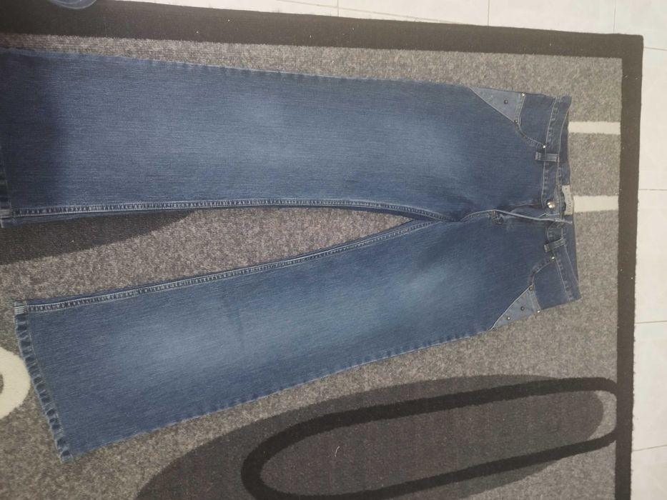 Дънки по 10 лв. Номер от 31 до 40.