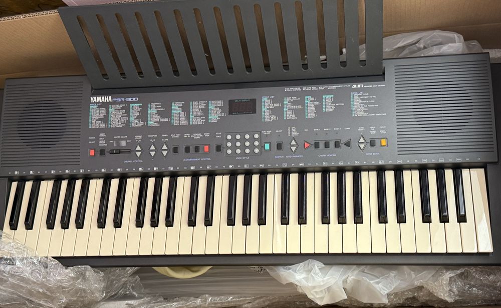 Продам Yamaha PSR-300