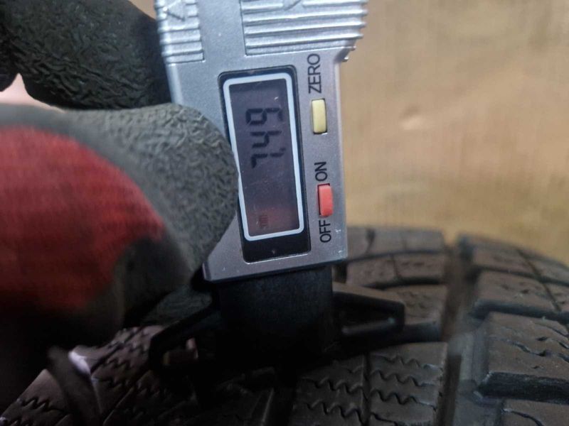 4 Bridgestone R18 235/55
зимни гуми DOT3720