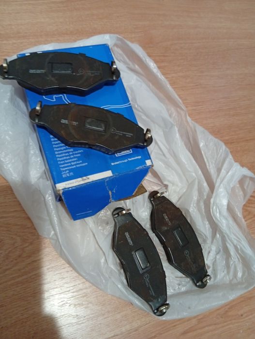 Накладки за предни спирачки пежо 206,4 броя общо 6 евро!