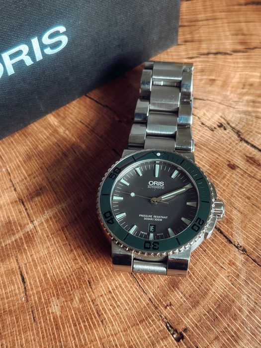 Oris Aquis Date Grey Dial Green Bezel 43mm automatic