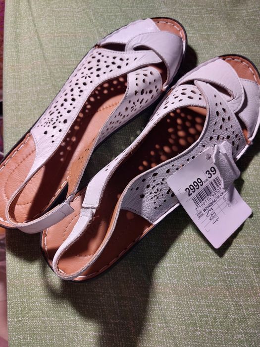 Кожаные босоножки