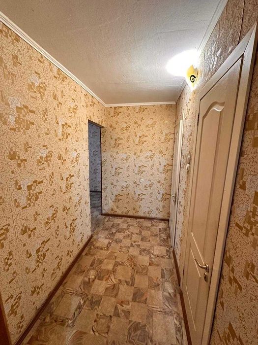 Продам 3-х комн., Достык Мол