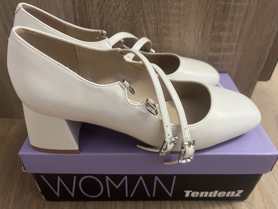 Дамски бели обувки Tendenz