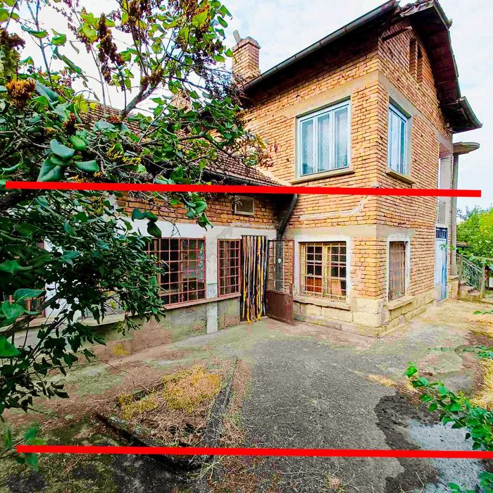 Продавам първия етаж от къща в с. Бръшляница | 80 кв.м + двор 1710 кв.м | 24 км от Плевен | 11 990 €