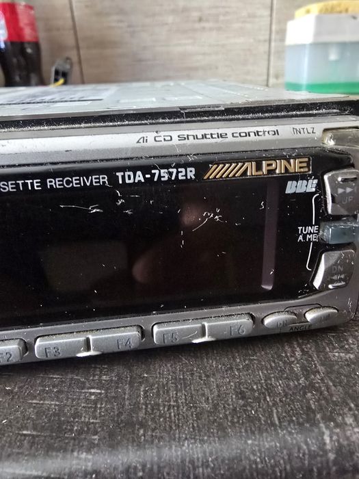 Radio casetofon Alpine