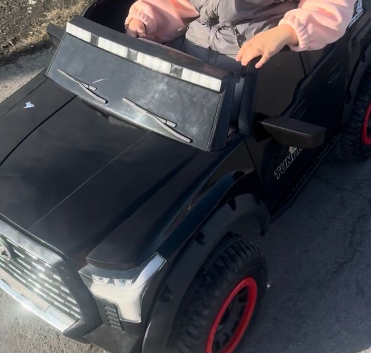 Электромобиль детский