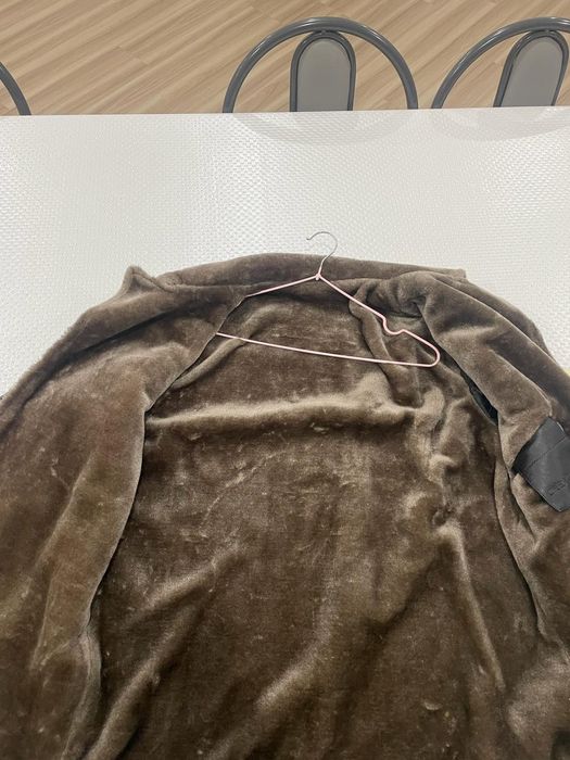 Продам куртки новые