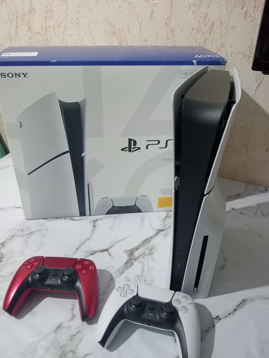 PlayStation 5 slim.