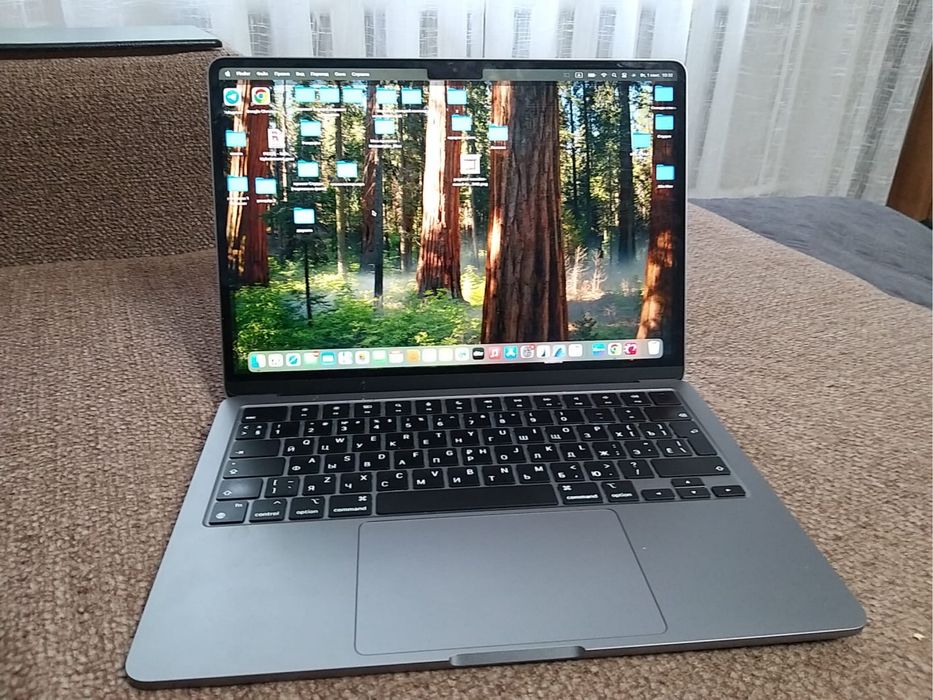 Продам MacBook Air with Apple