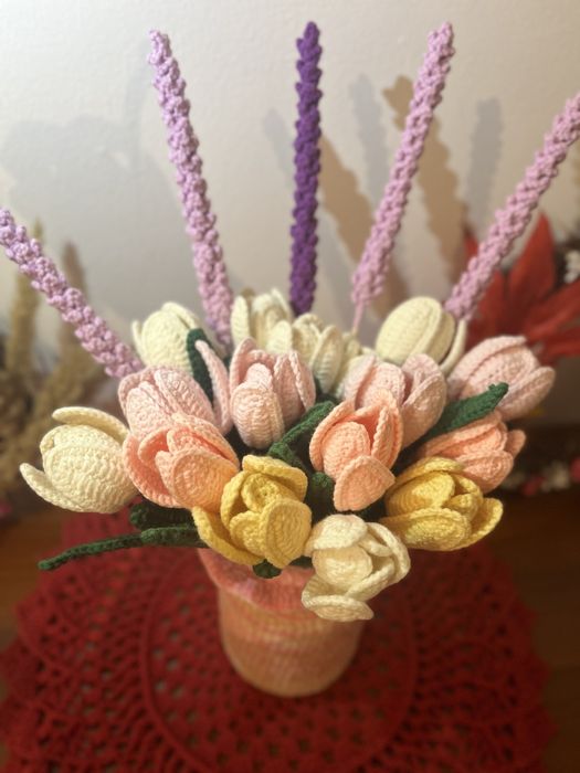 Вязанный букет цветов тюльпаны