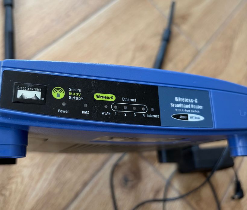 Linksys WRT54GL рутер и захранване